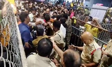 திருப்பதியில் நெரிசலில் சிக்கி பலியானவர்கள் குழந்தைகளுக்கு இலவச கல்வி- தேவஸ்தானம் முடிவு