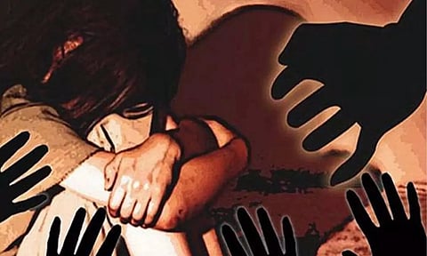 5 ஆண்டுகளாக சிறுமியை 60க்கும் மேற்பட்டோர் பாலியல் வன்கொடுமை செய்த அவலம்