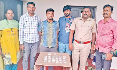 போதை பொருட்கள் விற்பனை: சர்வதேச கடத்தல் கும்பலுடன் தொடர்புடைய 3 மாணவர்கள் உட்பட 4 பேர் கைது