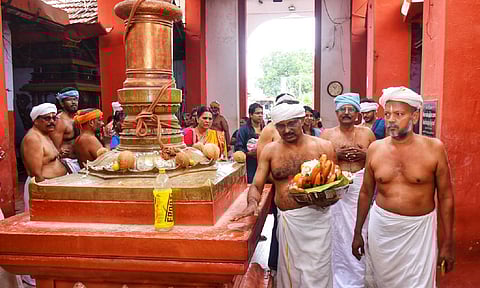 சாமிதோப்பு அய்யா வைகுண்ட பதியில் இஸ்ரோ தலைவர் நாராயணன் சாமி தரிசனம்