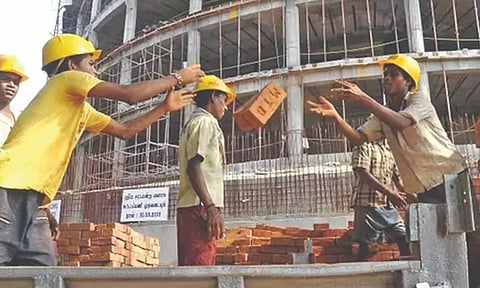 இந்திய தொழிலாளர்கள் வாரத்தில் எத்தனை மணிநேரம் வேலை செய்கிறார்கள்? புள்ளி விவரம் கூறுவது என்ன...