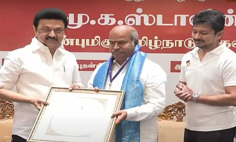 தமிழ் வளர்ச்சித்துறை சார்பில் முதலமைச்சர் மு.க.ஸ்டாலின் 10 பேருக்கு விருதுகள் வழங்கினார்