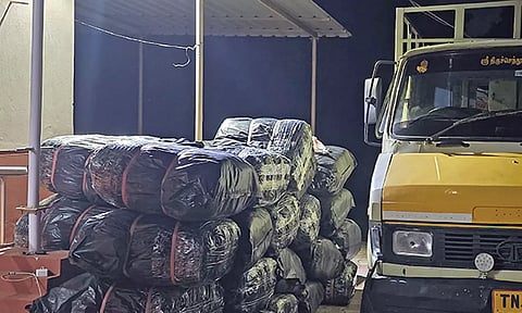 இலங்கைக்கு கடத்த முயன்ற ரூ.30 லட்சம் மதிப்பிலான பீடி இலைகள் பறிமுதல்- போலீசார் விசாரணை
