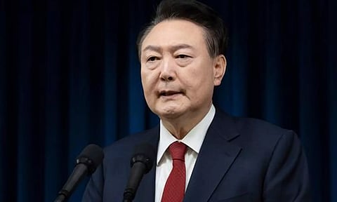 அவசர நிலையை அறிவித்த விவகாரம்: பதவி நீக்கம் செய்யப்பட்ட  தென்கொரியா அதிபர் கைது