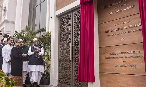 47 ஆண்டுகளுக்கு பிறகு மாற்றம்.. "இந்திரா பவன்" கட்டிடத்தை திறந்து வைத்தார் சோனியா காந்தி