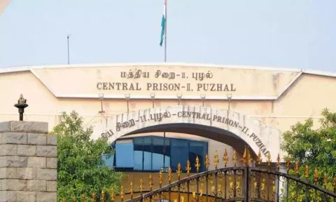 கோடிக்கணக்கில் ஹவாலா பணம் வழிப்பறியில் கைதான போலீஸ் சப்-இன்ஸ்பெக்டர் புழல் சிறையில் அடைப்பு