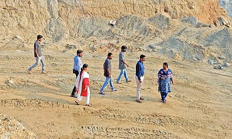 சமூக ஆர்வலர் கொலை: புதுக்கோட்டை கல் குவாரிகளில் அதிகாரிகள் சோதனை