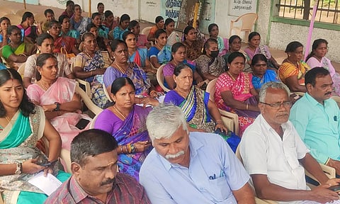 திருப்பூரில் சத்துணவு ஊழியர்கள்  உண்ணாவிரத போராட்டம்