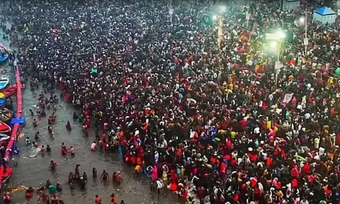 கும்பமேளாவில் புனித நீராடிய பக்தர்கள் எண்ணிக்கை 10 கோடியை கடந்தது