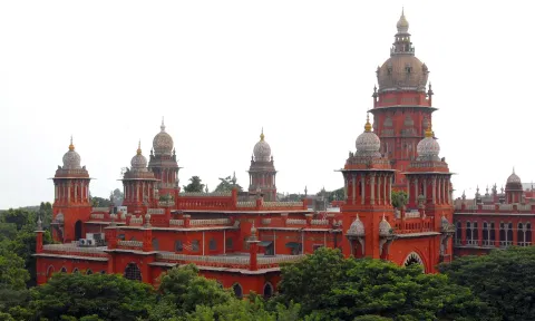 பேருந்து கட்டணம் உயர்வு- 4 மாதங்களில் முடிவெடுக்க உயர்நீதிமன்றம் உத்தரவு