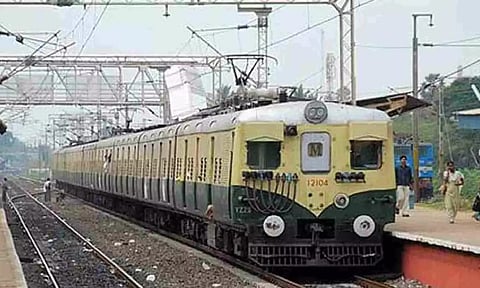 டி20 கிரிக்கெட் போட்டி- மின்சார ரெயில்களில் இலவச பயணம் அறிவிப்பு