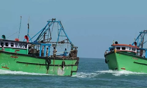 ராமேஸ்வரம் மீனவர்கள் 33 பேர் கைது - இலங்கை கடற்படை அராஜகம்