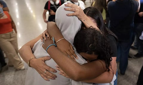 விமானத்தில் தண்ணீர், ஏ.சி. கூட இல்லை.. பிரேசில் மக்களை கைவிலங்குடன் நாடு கடத்திய அமெரிக்கா