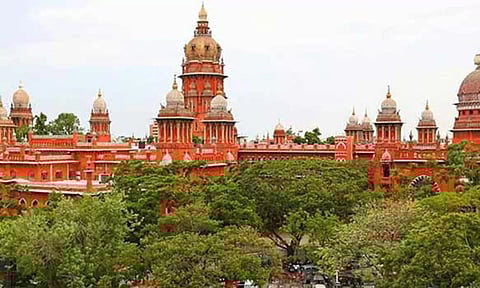 வெளிநாட்டு கைதிகளை மனிதத்தன்மையுடன் நடத்த வேண்டும்- ஐகோர்ட் அறிவுரை