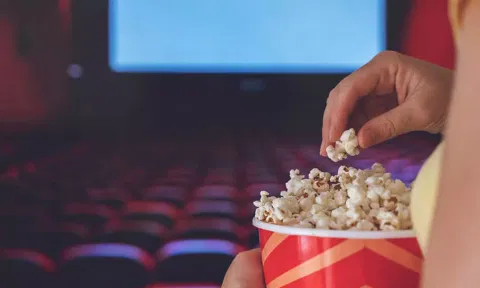 தெலுங்கானாவில் குழந்தைகளை இரவு 11 மணிக்கு மேல் தியேட்டருக்குள் அனுமதிக்க கூடாது- ஐகோர்ட் உத்தரவு