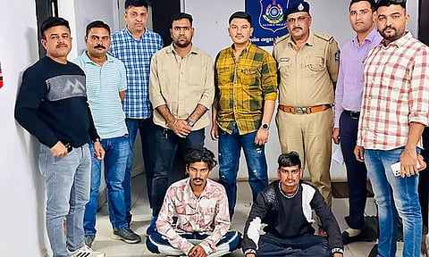 தாயுடன் தகாத உறவு: கொத்தனாரின் குடலை உருவி துண்டு துண்டாக வெட்டி கொடூரமாக கொலை செய்த மகன்கள்