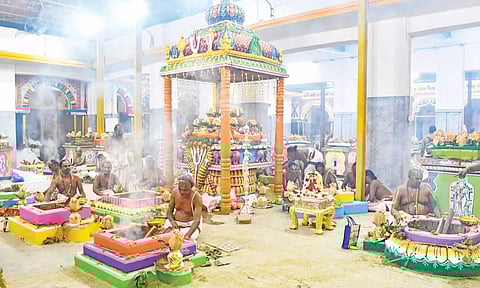 வருகிற 2-ந் தேதி கும்பாபிஷேகம்: திருவந்திபுரம் தேவநாதசுவாமி கோவிலில் யாகசாலை பூஜை