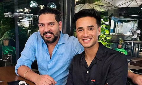 முதல் முறையாக செருப்பு எமோஜி இல்லாமல் டுவிட்- யுவராஜ் வாழ்த்து குறித்து அபிஷேக் சர்மா கிண்டல்