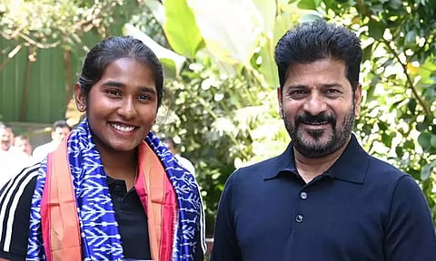 கொங்கடி திரிஷாவுக்கு ரூ.1 கோடி: ரேவந்த் ரெட்டி அறிவிப்பு