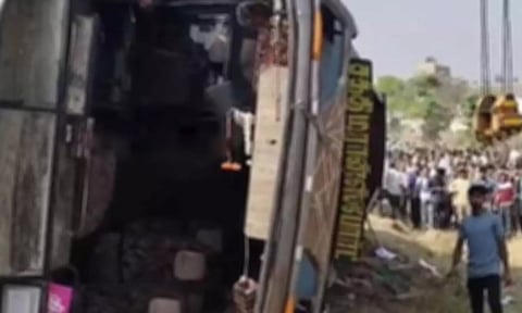 பஸ் கவிழ்ந்து மாணவர்கள் பலியான சம்பவம்- திருப்பூரில் பஸ்களின் வேகத்தை கண்காணிக்க தனிக்குழு அமைப்பு