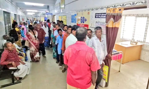 அரசு ஆஸ்பத்திரியில் டாக்டர்கள் பற்றாக்குறையால் நோயாளிகள் பாதிப்பு