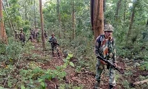 சத்தீஸ்கரில் 12 நக்சலைட்டுகள் சுட்டுக்கொலை