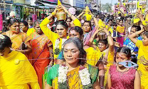 தைப்பூச திருவிழா கோலாகலம்- முருகன் கோவில்களில் குவிந்த பக்தர்கள்