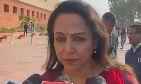 கும்பமேளாவில் பட்டினியால் இறக்கும் பக்தர்கள்-குற்றம் சாட்டும் சமாஜ்வாடி: ஹேமமாலினி பதிலடி