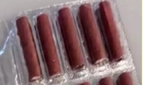 சாக்லேட் என நினைத்து பட்டாசு சாப்பிட்ட பெண்