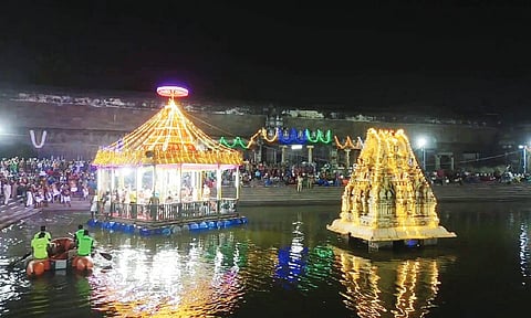 காஞ்சிபுரம் வரதராஜ பெருமாள் கோவிலில் தெப்ப உற்சவ விழா