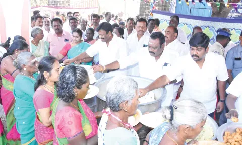 தைப்பூசத்தை முன்னிட்டு 600 முதியோருக்கு அறுசுவை உணவு- அமைச்சர் வழங்கினார்