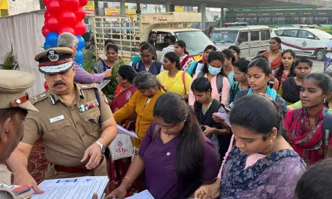 காவல் உதவி செயலியை பெண்கள் பயன்படுத்த வேண்டும்- போலீஸ் கமிஷனர் வேண்டுகோள்