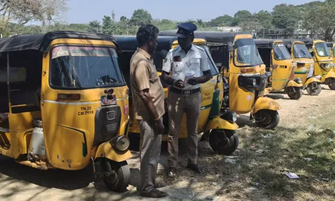தகுதி சான்றிதழ் இல்லாமல் இயங்கிய 11 ஆட்டோக்கள் பறிமுதல்