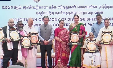 பத்ம விருது வென்றவர்களுக்கு ராஜ்பவனில் பாராட்டு விழா