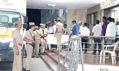 ஜெயலலிதாவின் நிலங்களை ஏழைகளுக்கு கொடுக்கலாம் - பெங்களூரு சிறப்பு கோர்ட் பரிந்துரை என வழக்கறிஞர் தகவல்