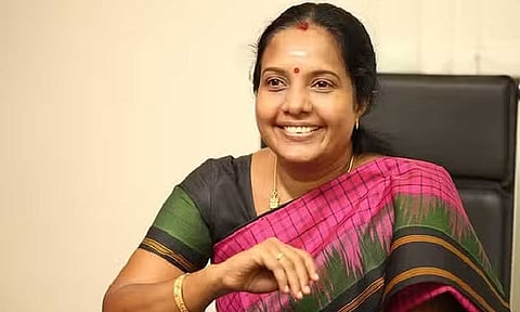 மூன்றாவது மொழி கற்கும் வாய்ப்பை மறுப்பது சமூக அநீதி - வானதி சீனிவாசன்