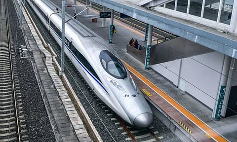 சீனாவில் முதியவர்களை மகிழ்விக்க பிரத்யேக ரெயில் அறிமுகம்