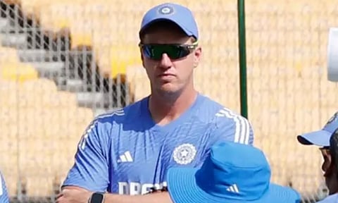 சாம்பியன்ஸ் டிராபி: அவசரமாக நாடு திரும்பிய இந்திய அணி பந்துவீச்சு பயிற்சியாளர்