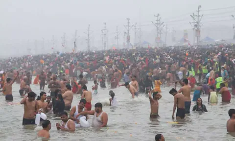 மகா கும்பமேளாவில் பெண்கள் குளிக்கும் வீடியோ விற்பனை விவகாரம்: மெட்டா உதவியை நாடிய உ.பி. போலீஸ்