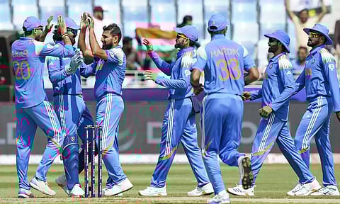 சாம்பியன்ஸ் டிராபி 2025: 50 ரன்களுக்குள் 5 விக்கெட்டுகளை இழந்து தடுமாறும் வங்காளதேசம்