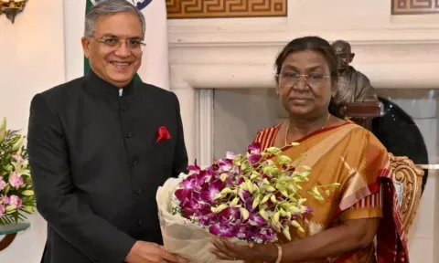 குடியரசு தலைவர் திரவுபதி முர்முவை சந்தித்த புதிய தலைமை தேர்தல் ஆணையர் ஞானேஷ் குமார்