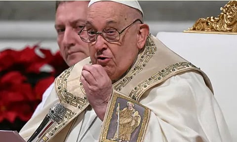 போப் பிரான்சிஸ் உடல்நிலை சிறிது முன்னேற்றம் அடைந்துள்ளது: வாடிகன் தகவல்