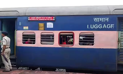 தமிழ்நாடு முழுவதும் பெண்கள் ரெயில் பெட்டி அருகே சுற்றித்திரிந்த 899 பேர் மீது வழக்கு