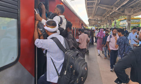 முன்பதிவில்லா ரெயில் பெட்டிகள் குறைப்பு- ரெயில்வே விளக்கம்