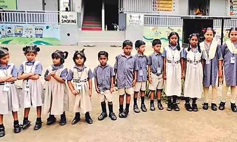 ஆந்திராவில் ஒரே கிராமத்தில் 60 இரட்டை குழந்தைகள்- ஒரே பள்ளியில் படிக்கும் ஆச்சரியம்