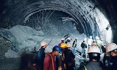 தெலுங்கானாவில் சுரங்கப்பாதை இடிந்து விபத்து- 30 பேர் சிக்கியுள்ளதாக தகவல்