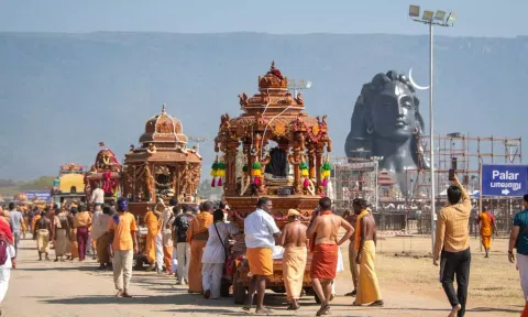 ஆதியோகி, அறுபத்து மூவர் தேர்களுடன் பாதயாத்திரை வந்த சிவனடியார்கள்: ஈஷாவில் உற்சாக வரவேற்பு