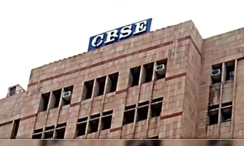 அடுத்த ஆண்டு முதல் பத்தாம் வகுப்புக்கு 2 முறை பொதுத்தேர்வு: சி.பி.எஸ்.இ.