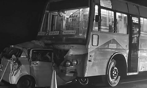 குளித்தலை அருகே கார் மீது அரசுப் பேருந்து மோதியதில் 5 பேர் உயிரிழப்பு