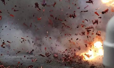 பாகிஸ்தான்: கைபர் பகதுன்க்வா மசூதியில் மனித வெடிகுண்டு தாக்குதல்- 5 பேர் பலி